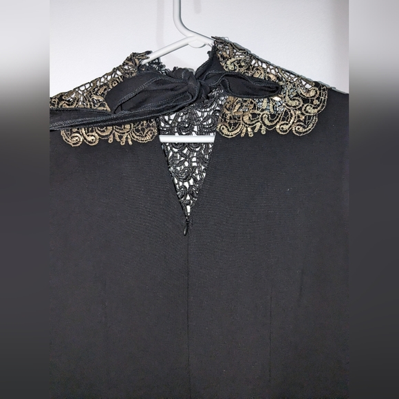 😍 Le Chateau Black Peplum Top with Lace applique - Picture 4 of 6